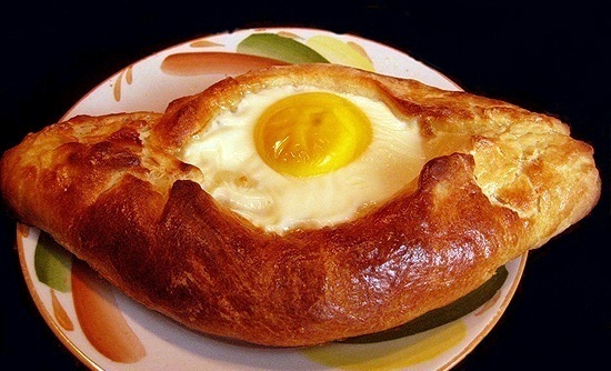 Аджарские хачапури с яйцом