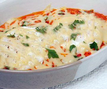 Яйца Пашот, запеченные с томатным соусом и сыром