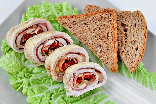 Фото-рецепт приготовления куриных рулетиков
