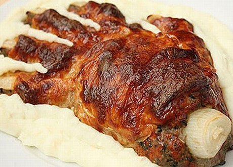 Человеческая рука в духовке на Хэллоуин