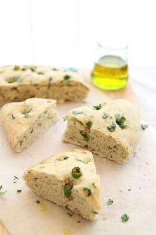 Фокачча с чили и кориандром