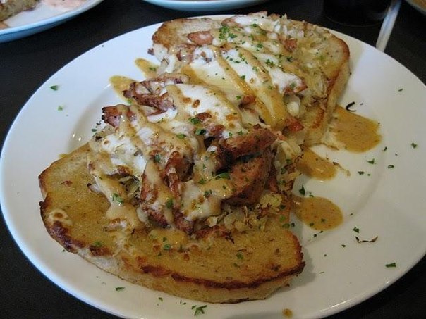 Гренки с курицей и сыром