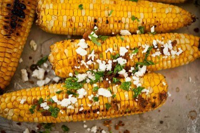 Кукуруза на гриле с беконом и сливочным маслом: