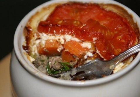 Куриная печень с овощами в горшочках 