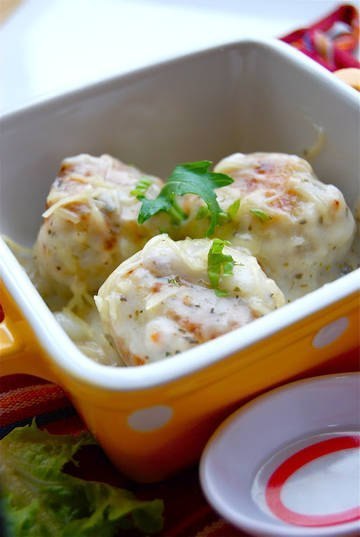 Куриные котлеты в молочно-чесночном соусе