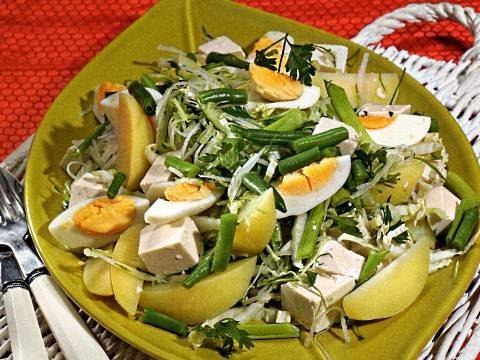 Овощной салат с арахисом