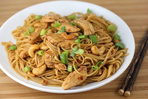 Паста с курицей и кешью