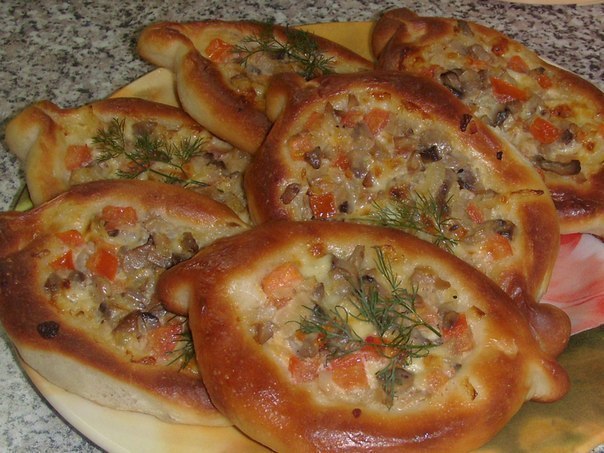 Пирожки-лодочки с сырно-грибной начинкой!