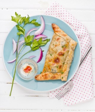 Пирожки с мясом из слоеного теста