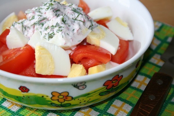 Помидоры с соусом из редьки