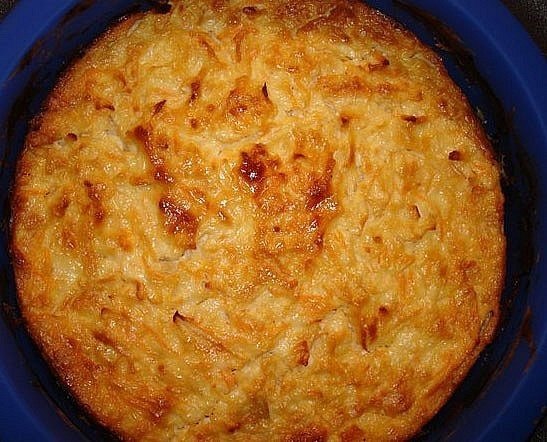 Творожная запеканка с яблоком и морковкой.