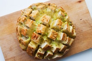 Весенний хлеб с сыром