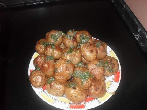ЗАПЕЧЕННЫЙ КАРТОФЕЛЬ В ЧЕСНОЧНОМ СОУСЕ