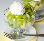 Фруктовый салат с мороженым