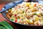 Жареный рис с ананасом