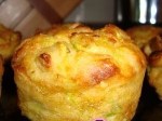 Кабачковые кексы с луком и беконом 