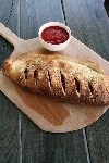 Кальцоне с соусом маринара