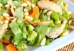 Салат из индейки, яблок и авокадо