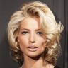 Сексуальная прическа средней длины