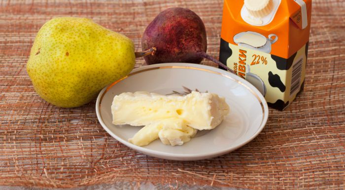 Салат с грушей, свеклой и сыром