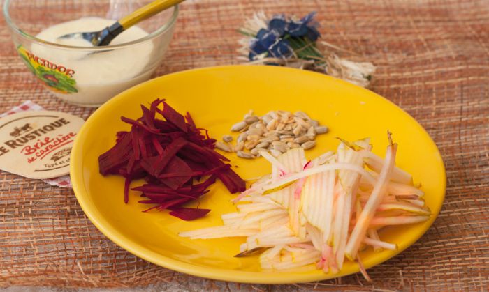 Салат с грушей, свеклой и сыром