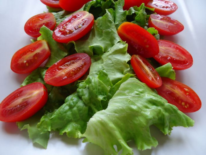 Салат с куриной печенью. Фоторецепт Украшаем салат