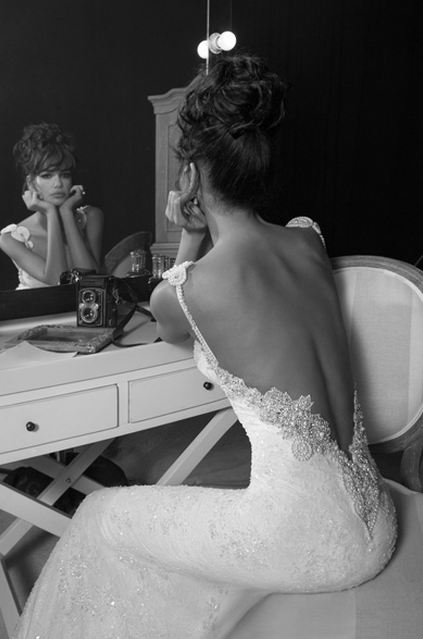 Уникальный дизайн свадебных платьев Inbal Dror Фото свадебного платья из коллекции 2012 Inbal Dror