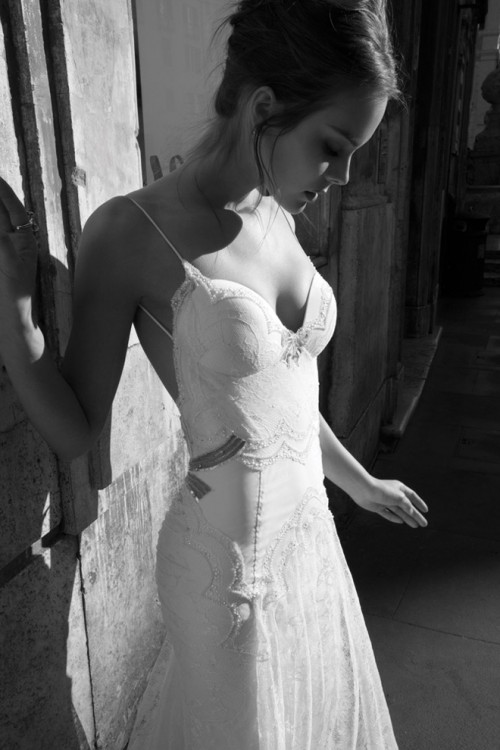 Уникальный дизайн свадебных платьев Inbal Dror Фото свадебного платья из коллекции 2012 Inbal Dror